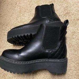 Steve Madden boots. Women’s Size 5.